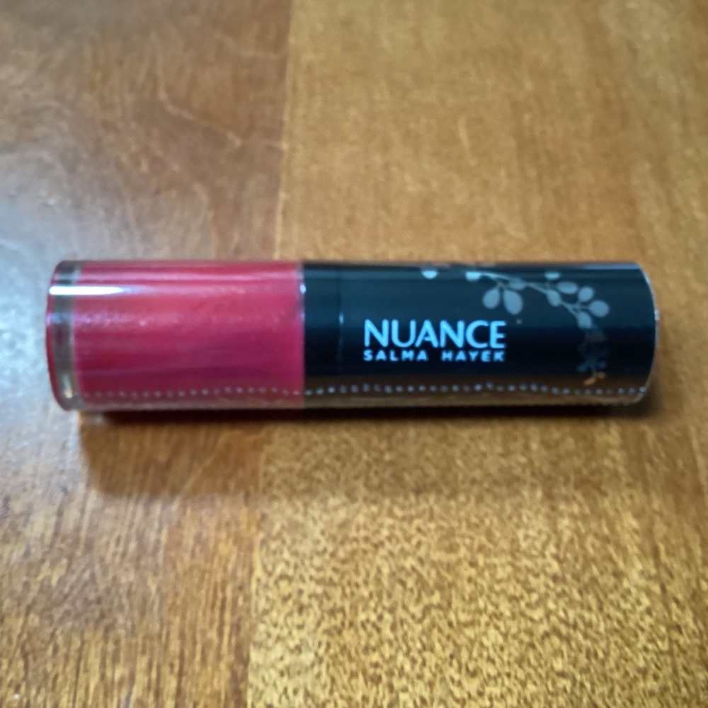 NUANCE SALMA HAYEK True Color PLUMPING LIQUID LIPSTICK #710 Liquid Lilly